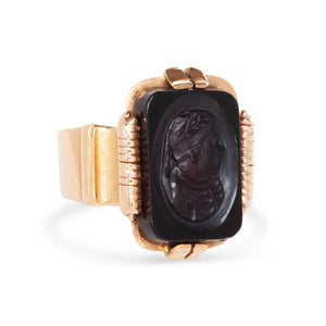 18KT GOLD INTAGLIO RING